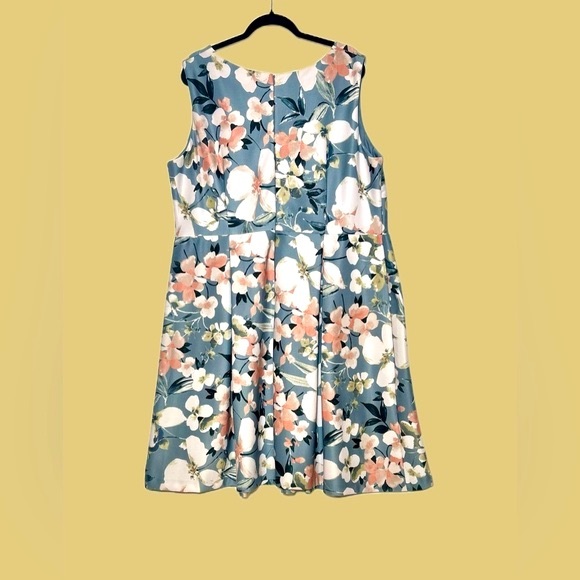 Lane Bryant V-Neck Floral Knee Length Fit & Flare Party Dress with Zipper, 22W - Picture 6 of 12